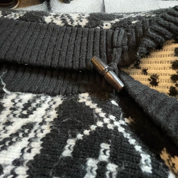 Beautiful Sweater great for those chilly days by Joe Fesh - Picture 6 of 7